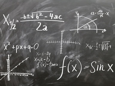 Eine Schultafel mit mathematischen Formeln